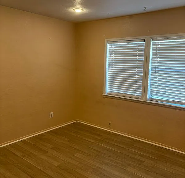 11433 Emelita St #2 — Photo 3