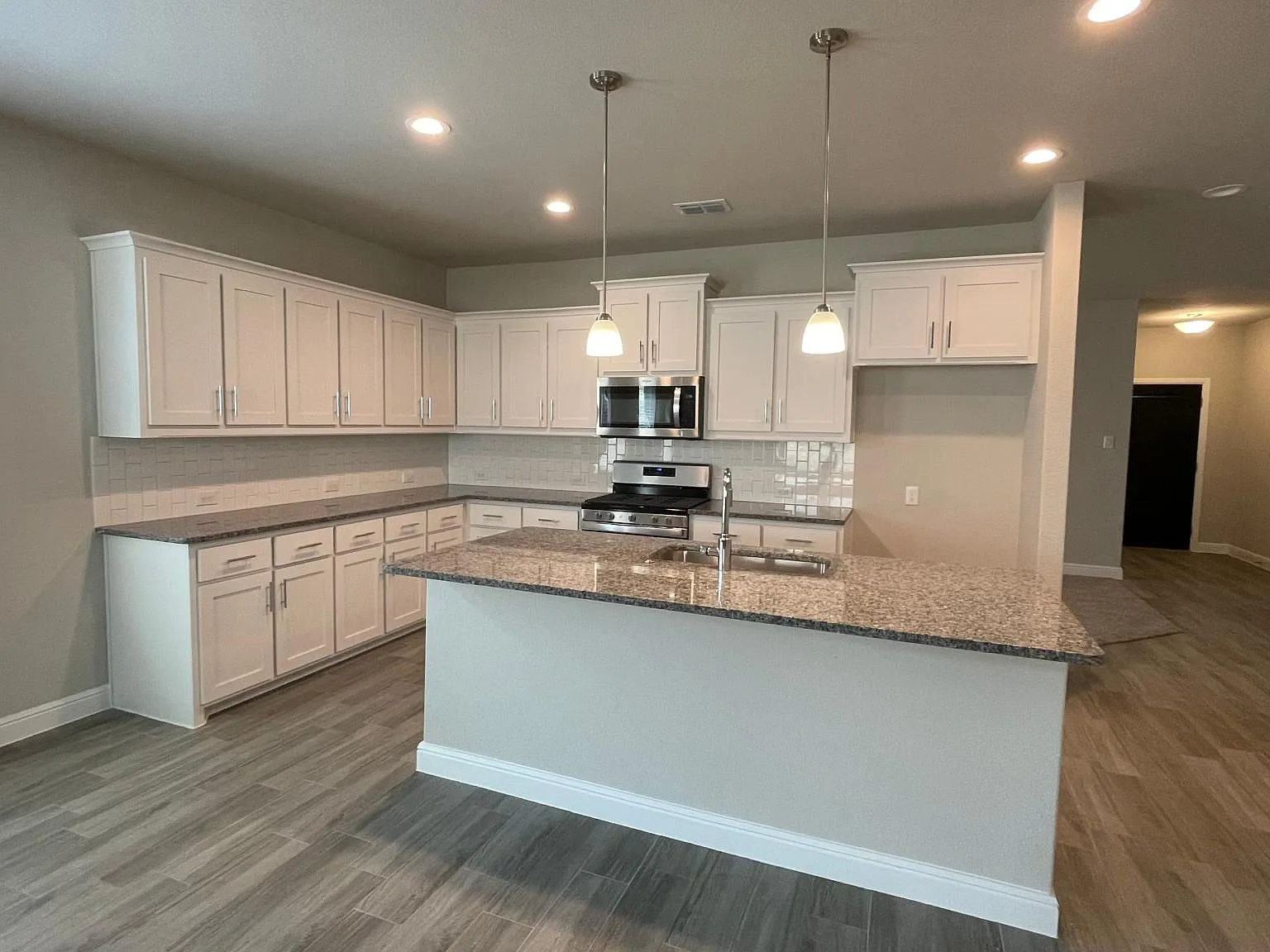 4 bed, 2170 sqft, $2,780 — Photo 4