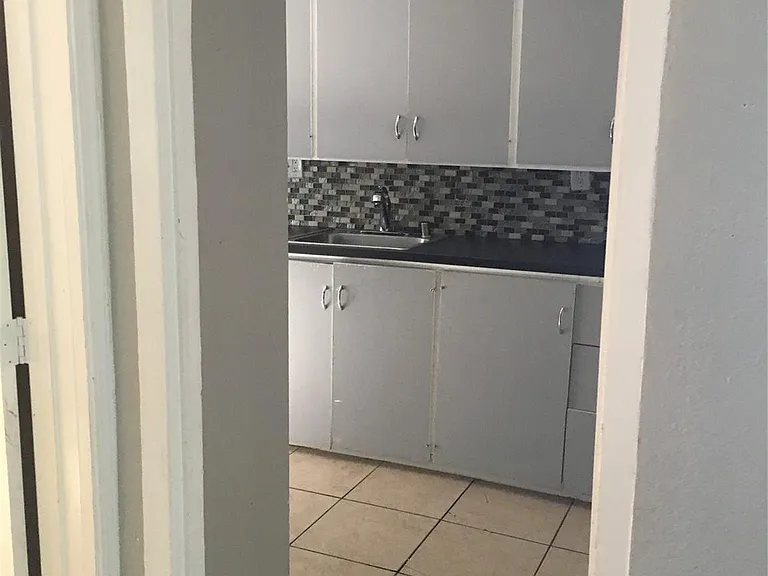 404 Hawthorne St #1 — Photo 7