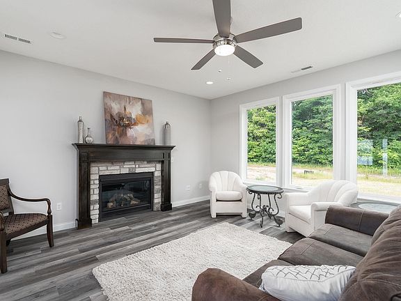 5th image of 6236 Helmsdale Dr
