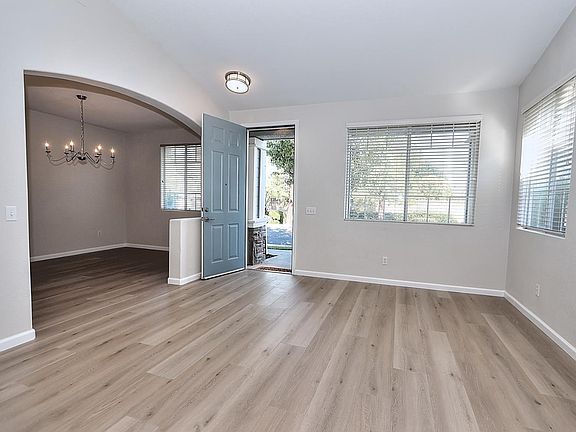 5th image of 293 Mandarin Cir