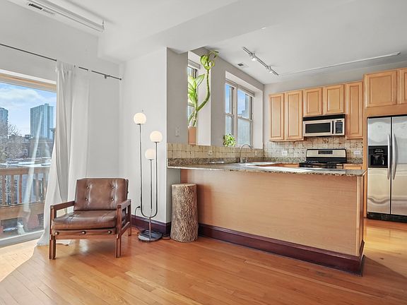 2nd image of 6145 N Lakewood Ave #3