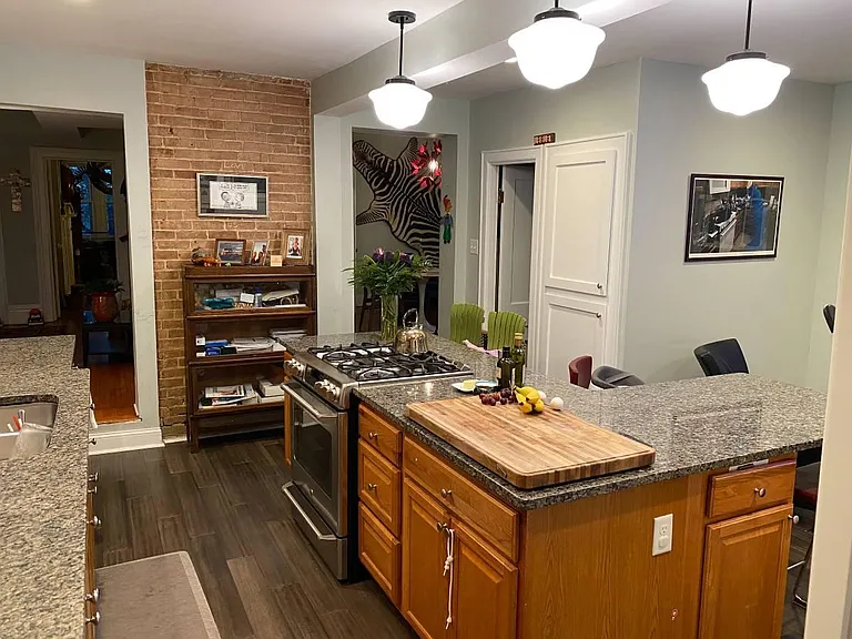 135 E Walnut St — Photo 8