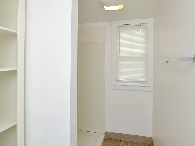 390 Clinton St — Photo 32