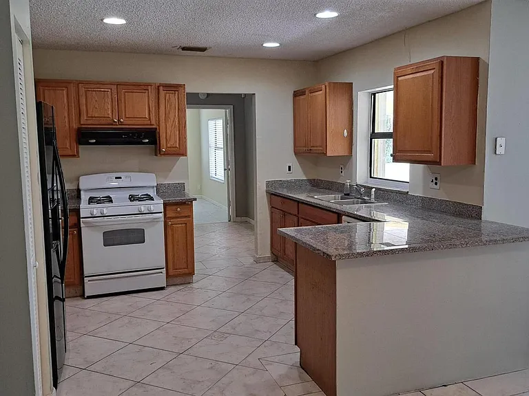 5934 Deerfield Pl — Photo 3