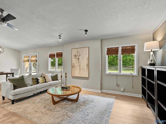 5th image of 104 Northwood Cir
