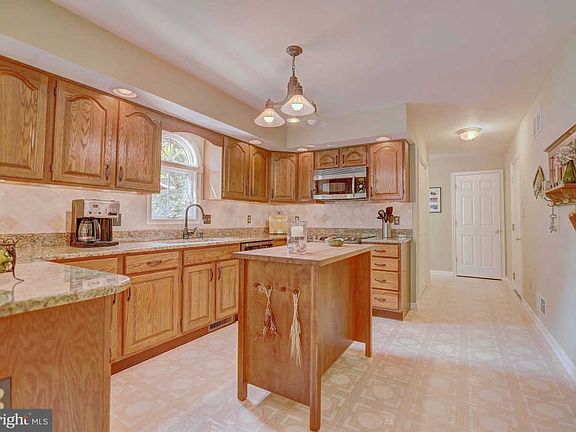 4th image of 1833 N Hamlet Pl