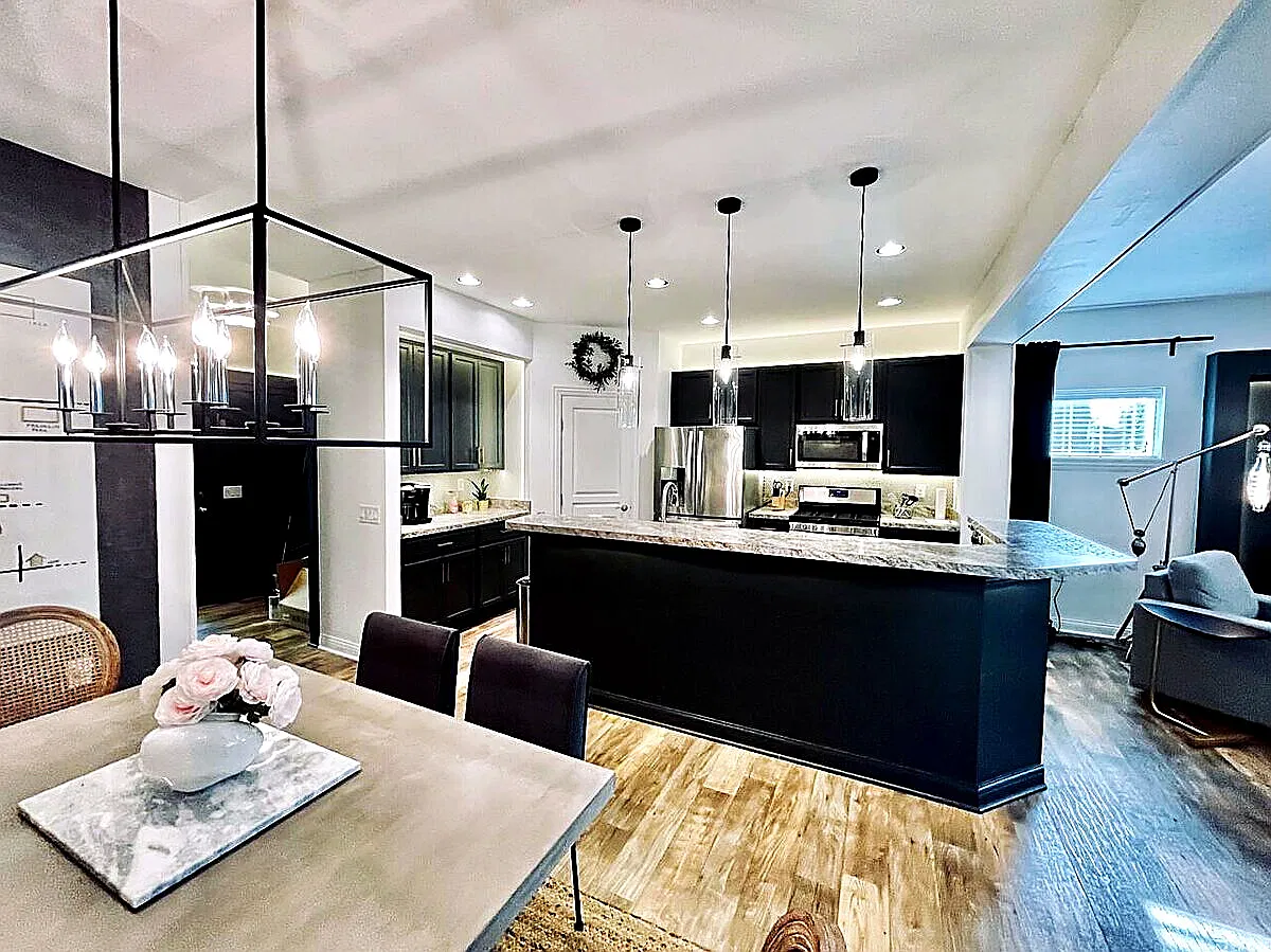 3 bed, 2.5 bath, 1686 sqft, $3,400 — Photo 3