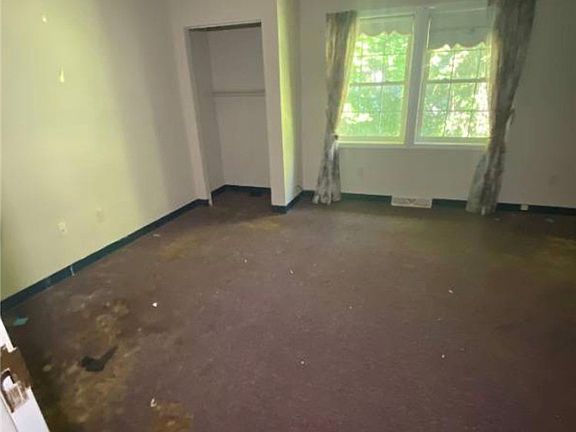 21st image of 301 Grove St