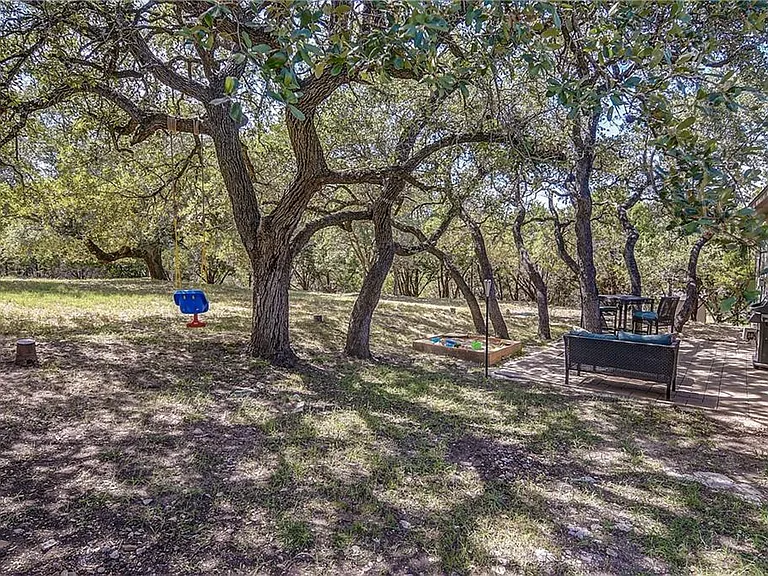 17106 Oak Cliff Cir — Photo 19