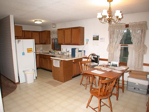 3rd image of 518 Briar Ln