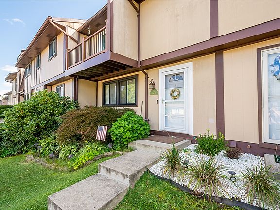 3rd image of 203 Walden Way