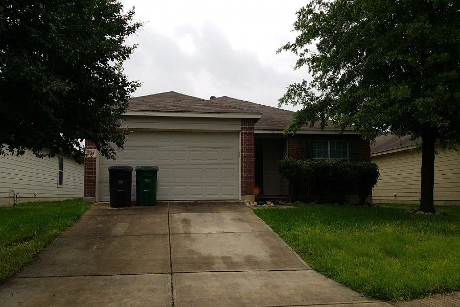 1st image of 914 Magnolia Hl
