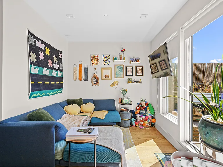 149 W 9th St #4 — Photo 6