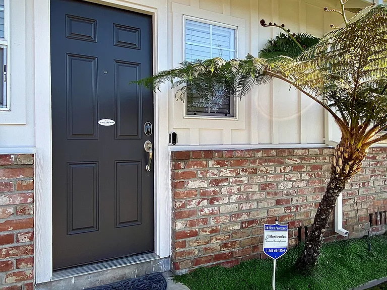 1736 Hillsdale Ave — Photo 2