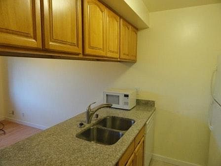 4th image of 2606 Belmont Ln