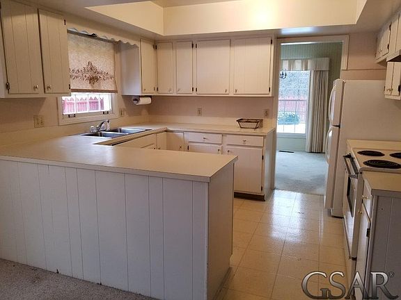5th image of 1005 Meadow Dr