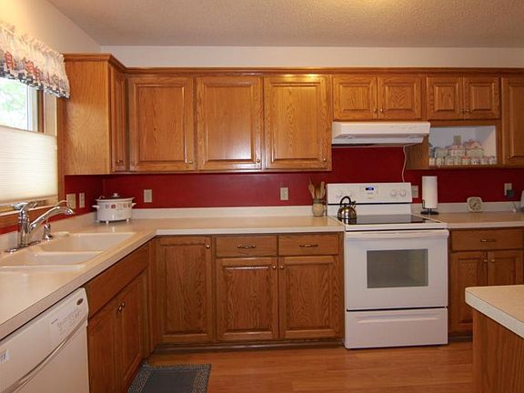 5th image of 1124 Spruce Ct