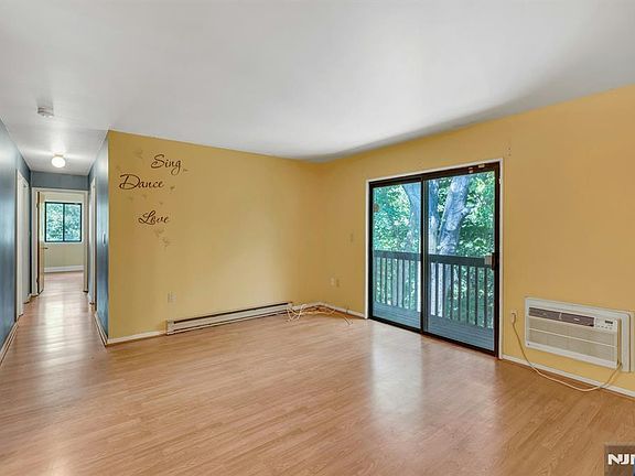 4th image of 666 Mill St APT C6