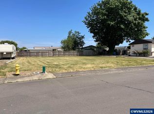 11842 NE Chateau Dr, Woodburn, OR 97071