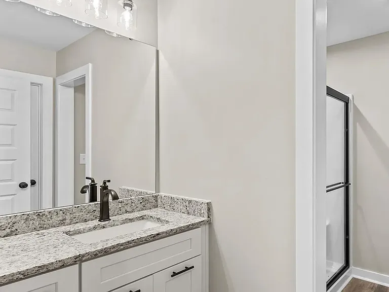 620 W Bell St — Photo 9