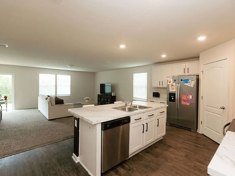 2170 Englewood Ct — Photo 3
