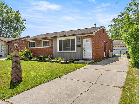 3rd image of 30771 Parkwood St