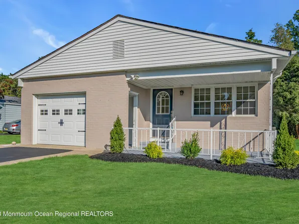 54 Santiago Court, Toms River, NJ 08757