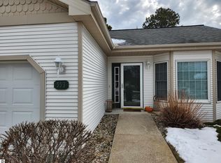 593 Meadowview Ln, Elk Rapids, MI 49629