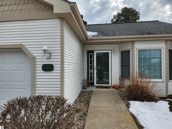 593 Meadowview Ln, Elk Rapids, MI 49629
