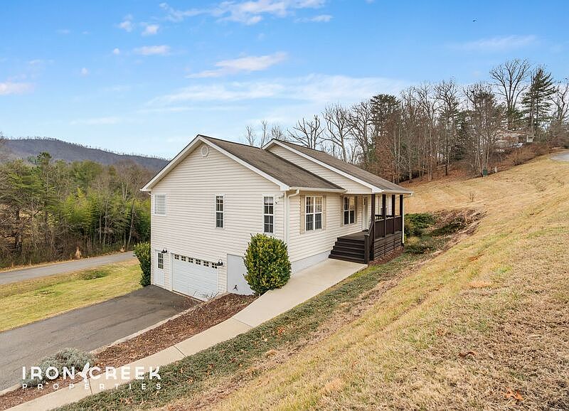 1st image of 8 Rose Briar Cir