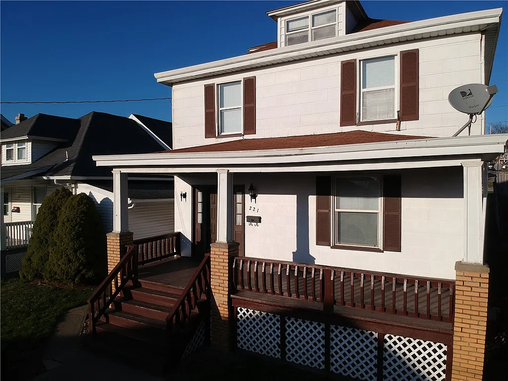 221 Lenox St photo 1