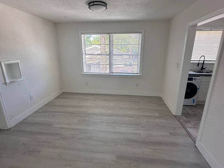 303 W Emma St #1/2 — Photo 6