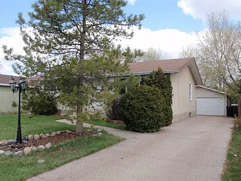 17 Melrose Cres #1A — Photo 2