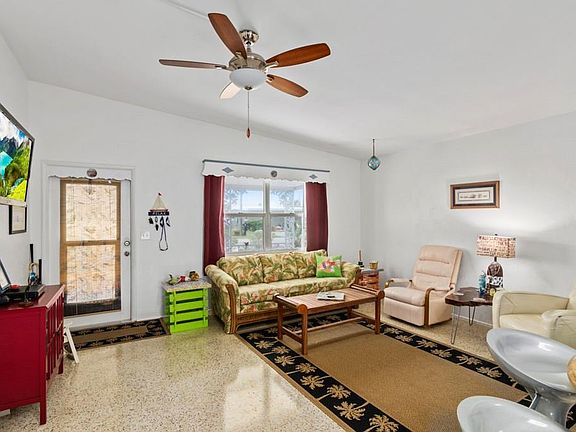 2nd image of 3253 Esperanza Ave
