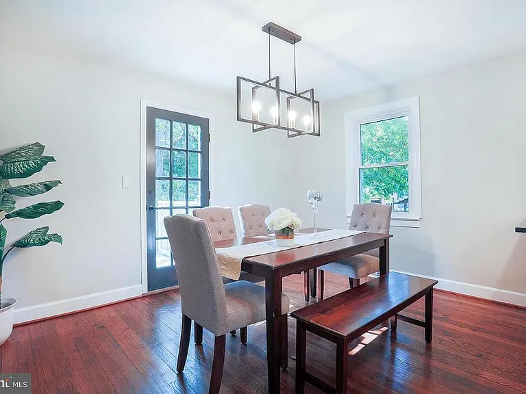 8511 Potomac Ave — Photo 7