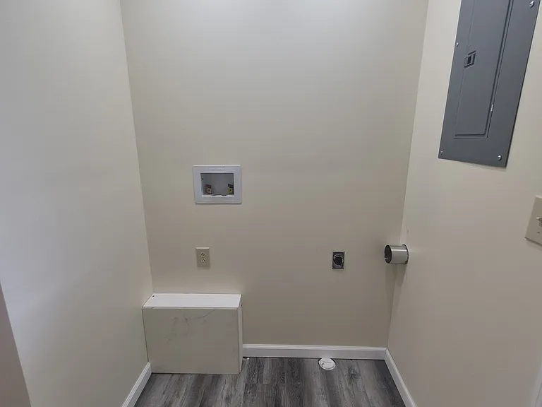 122 Adams Dr #4 — Photo 5