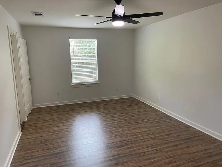 3210 Lamar St — Photo 7