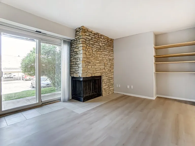 Coventry Court West Apartments — Photo 8