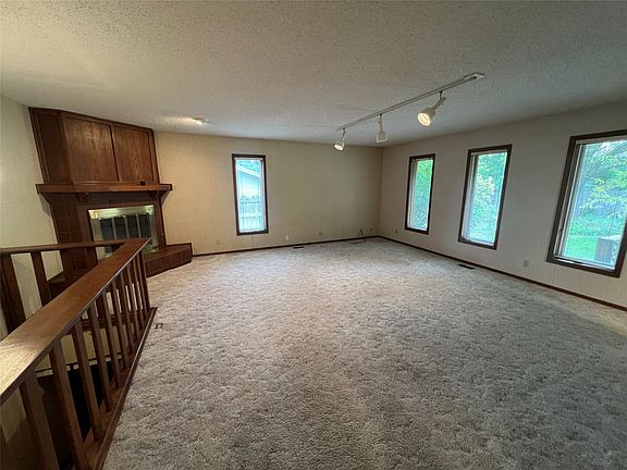 2nd image of 2204 Robin Rd