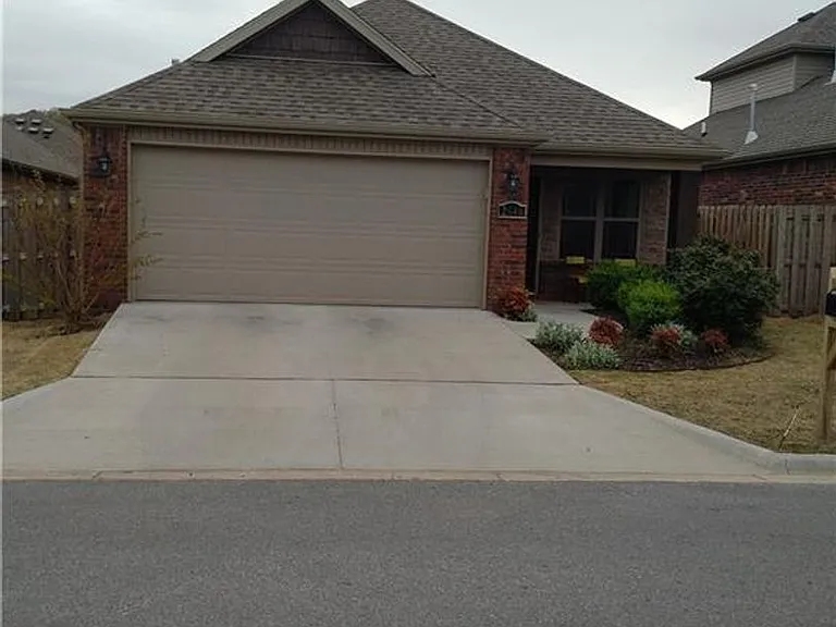 2640 N Arroyo Ave — Photo 2