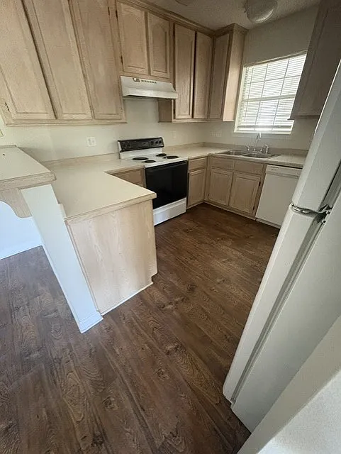 3 bed, 1200 sqft, $1,550 — Photo 4