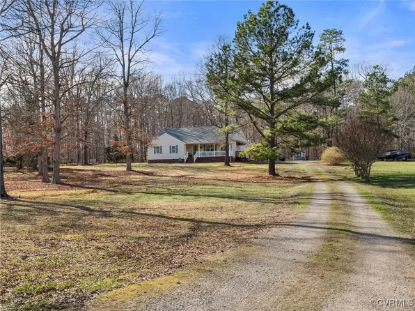 9041 Oak Forest Dr, Amelia Court House, VA 23002