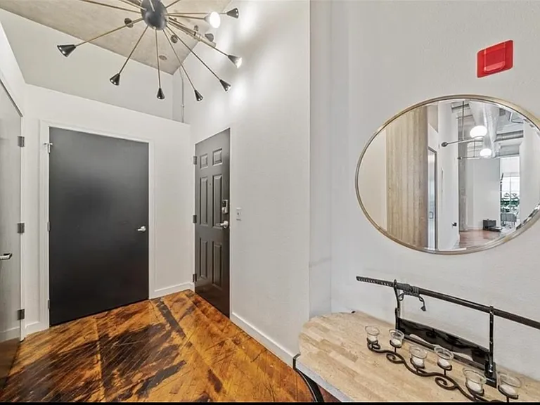 2029 Wyandotte St #202 — Photo 11