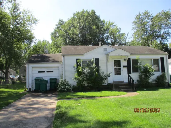 1138 Ashford Dr, Saint Louis, MO 63137