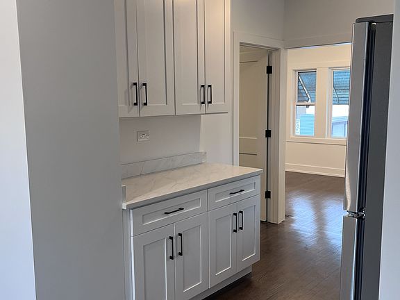 5th image of 1044 S Grove Ave #C