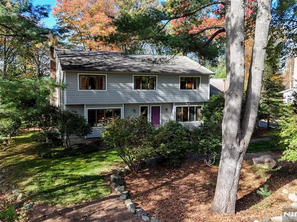 7 Birchwood Ln, Ramsey, NJ 07446