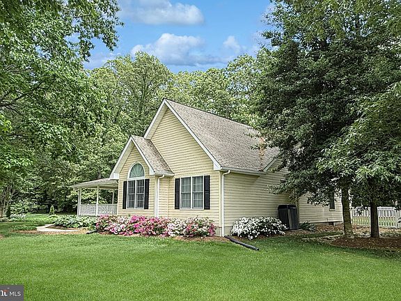 4th image of 10 Greystone Dr