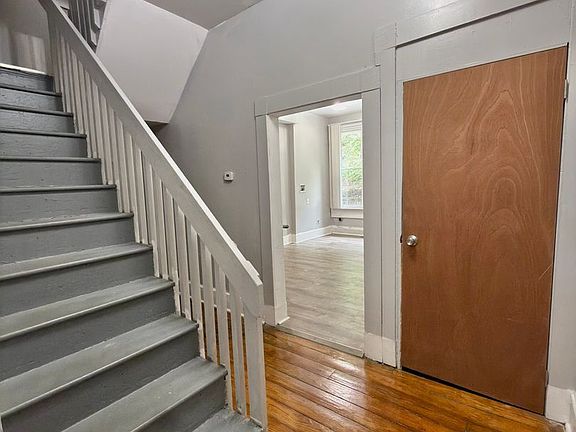 5th image of 2271 Vine St