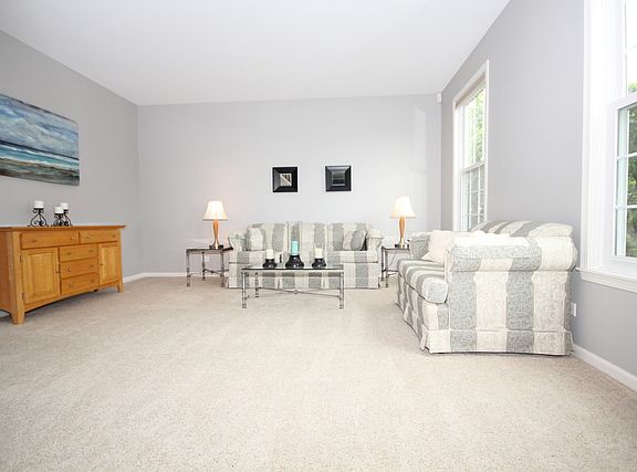 4th image of 1313 Keenland Dr